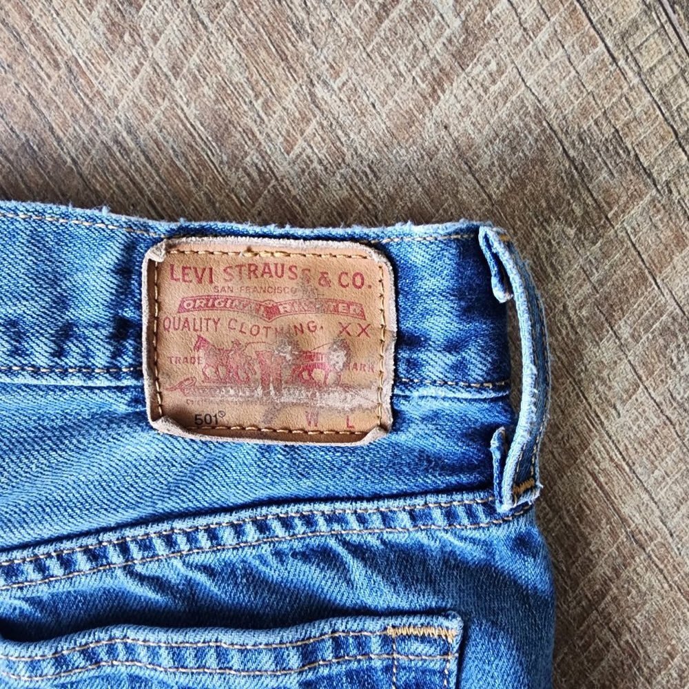 Levi's 501 Cut Off Cuffed Denim Shorts Y2K Circa 2010 Size 26 - Picture 5 of 5